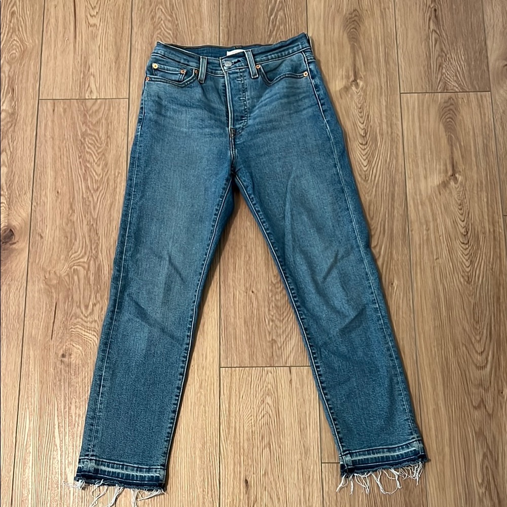 Levi's Wedgie Straight Size 27 with Frayed Hem